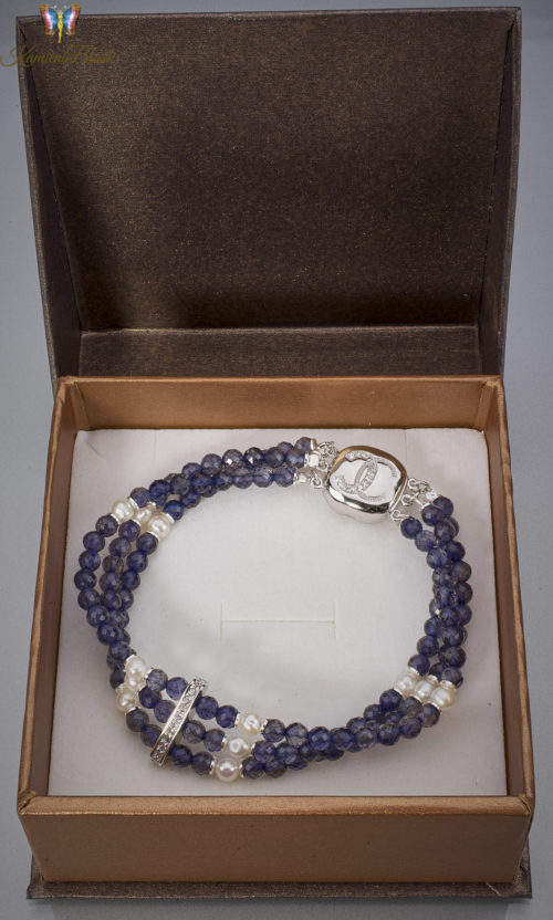 Bransoletka z iolitu ‘London blue” i perełek
