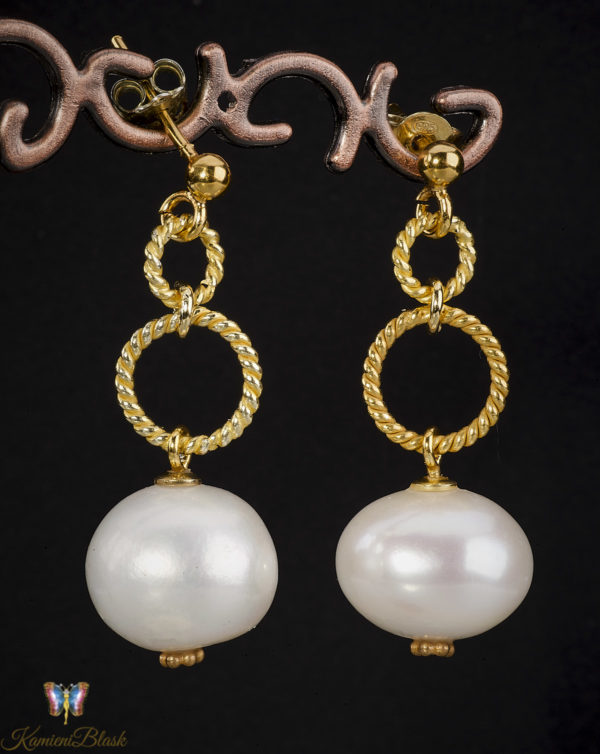 Kolczyki z białą perłą na złotych kółkach