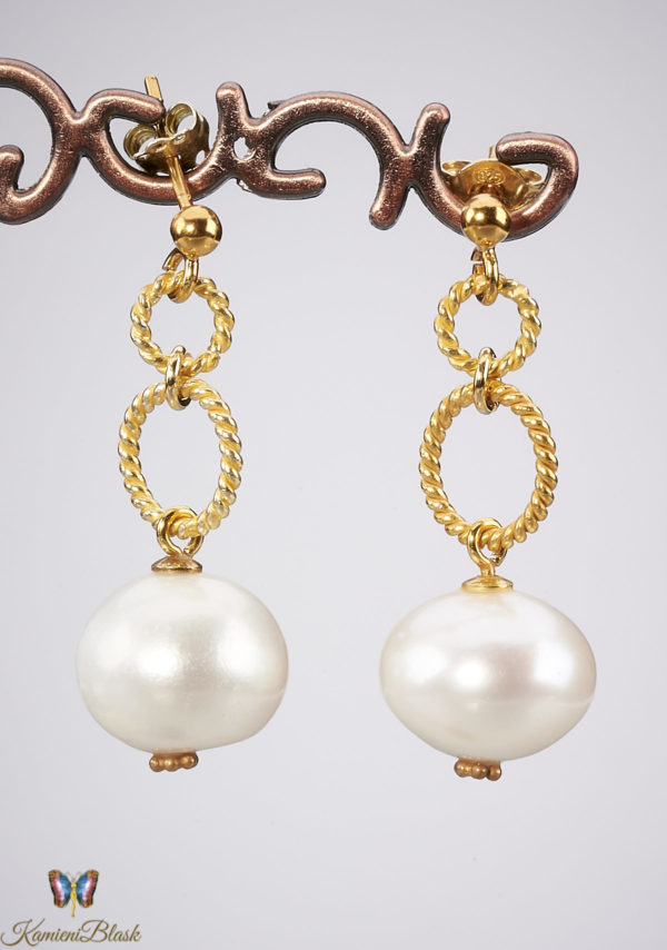 Kolczyki z białą perłą na złotych kółkach