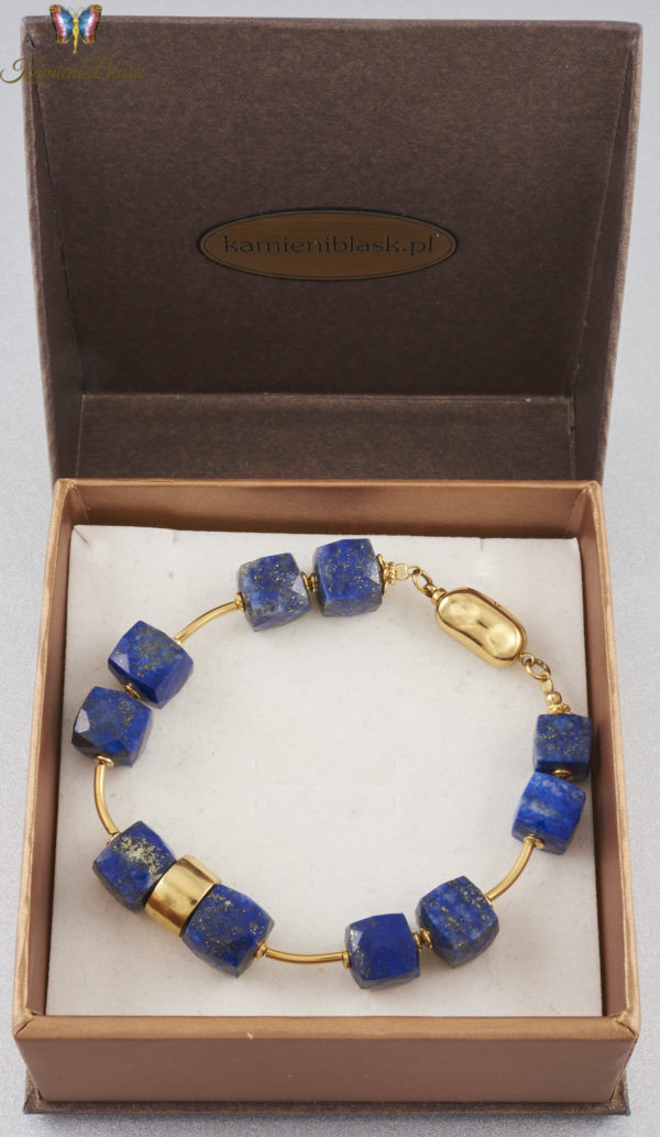 Bransoletka z kostek lapis lazuli w pudełku