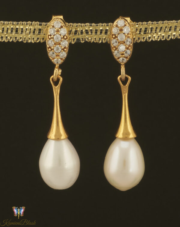 Kolczyki z białych pereł w kształcie kropli