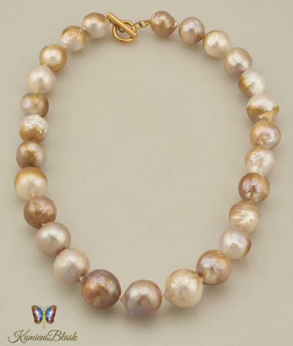 Naszyjnik ze złocistych pereł barokowych