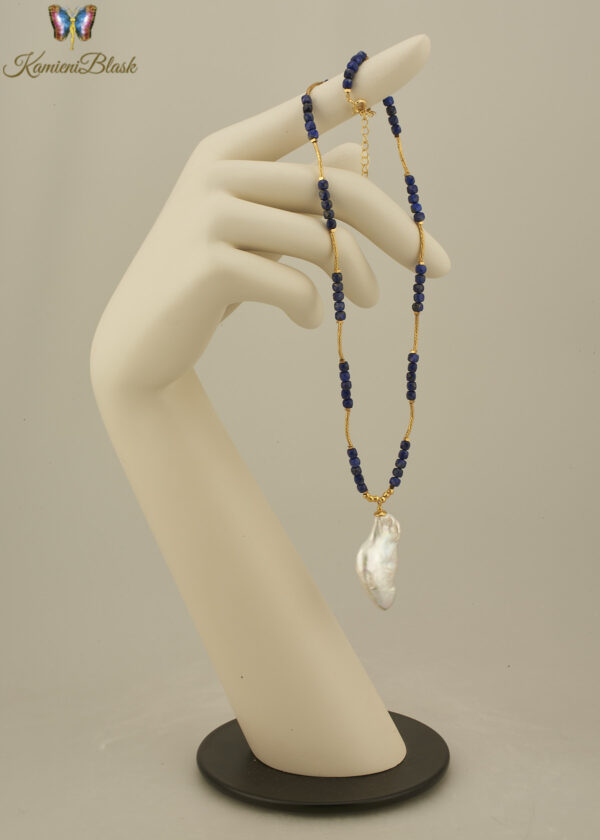 Naszyjnik z lapis lazuli i dużą perłą barokową