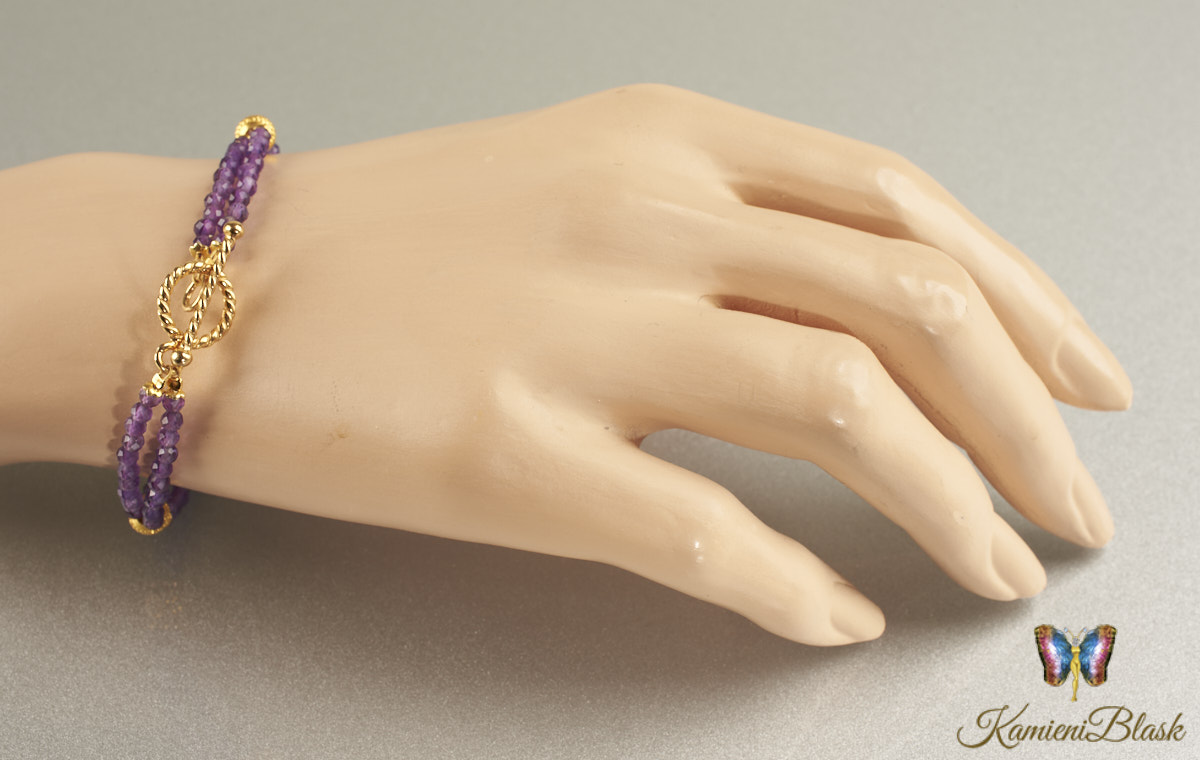 Bransoletka z drobniutkich ametystów w złoconej oprawie